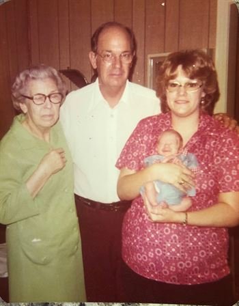 Pam Thomas — photo 103