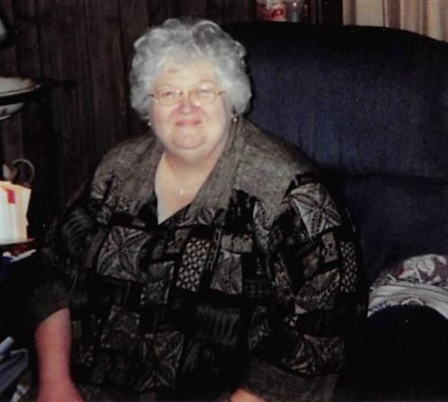 Linda Peet - Photo 22