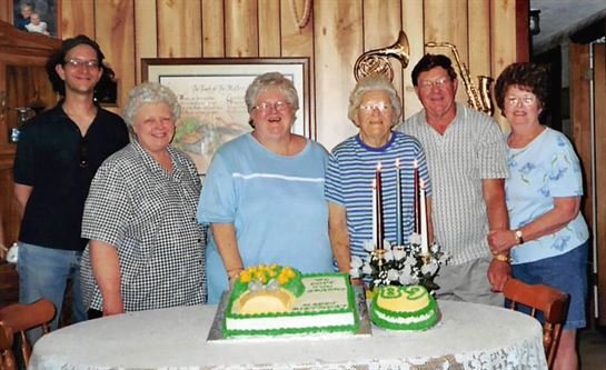 Linda Peet - Photo 58