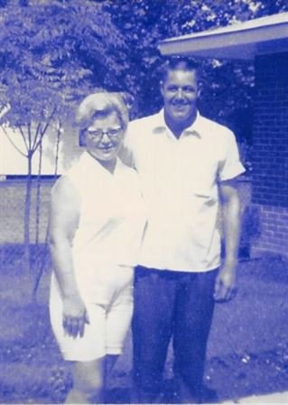 Veronika "Ronnie" Richard - Photo 28