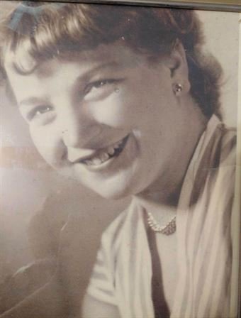 Veronika "Ronnie" Richard - Photo 34