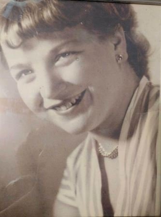 Veronika "Ronnie" Richard - Photo 35