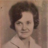 Adelle Hare - Photo 2