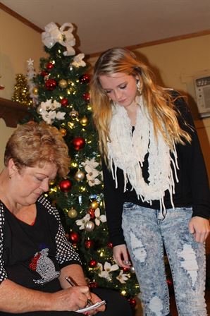 Delores "Nana" Ann Perry - Photo 119