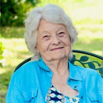 Genevieve Turner - Photo 2