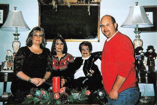 Sue Halliburton - Photo 28