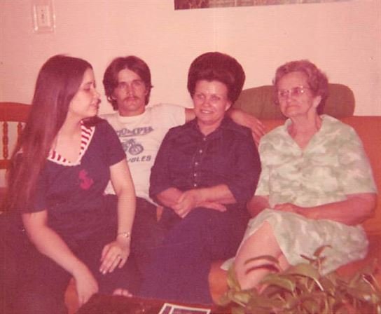 Eva Perkins - Photo 10