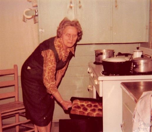 Eva Perkins - Photo 33