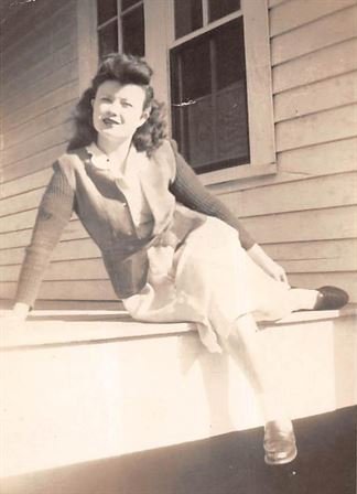 Eva Perkins - Photo 37