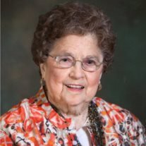 Betty Jo Dillard - Photo 2