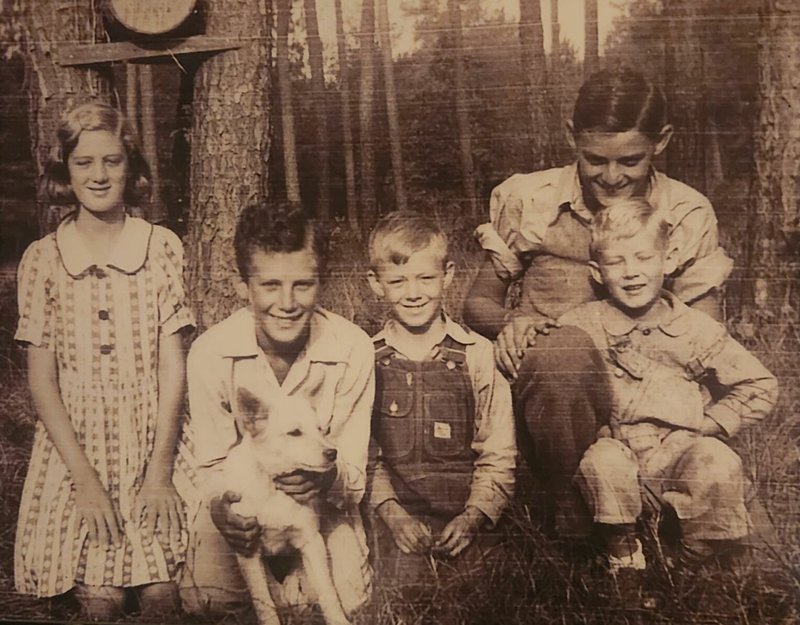 Robert "Bobby" Moore - Photo 15