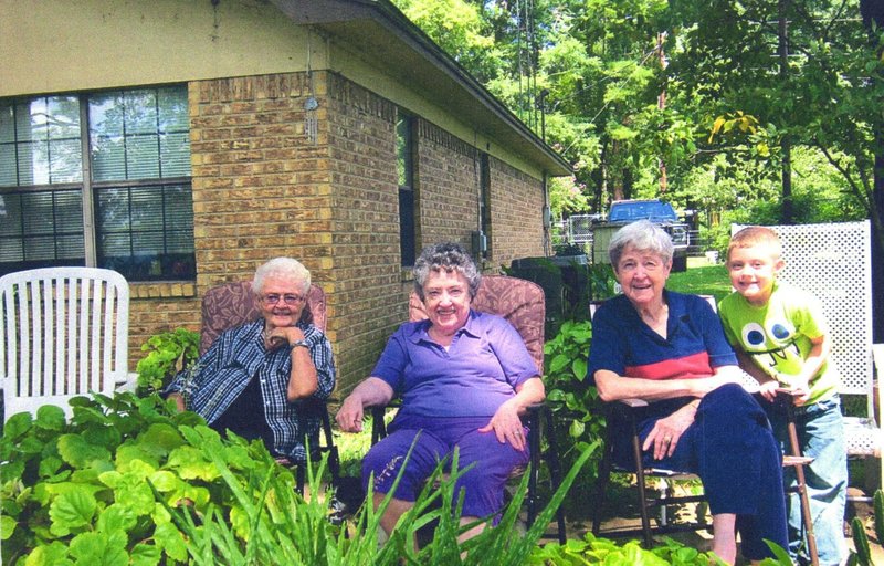 Billy Ray and Genell Torbett - Photo 37