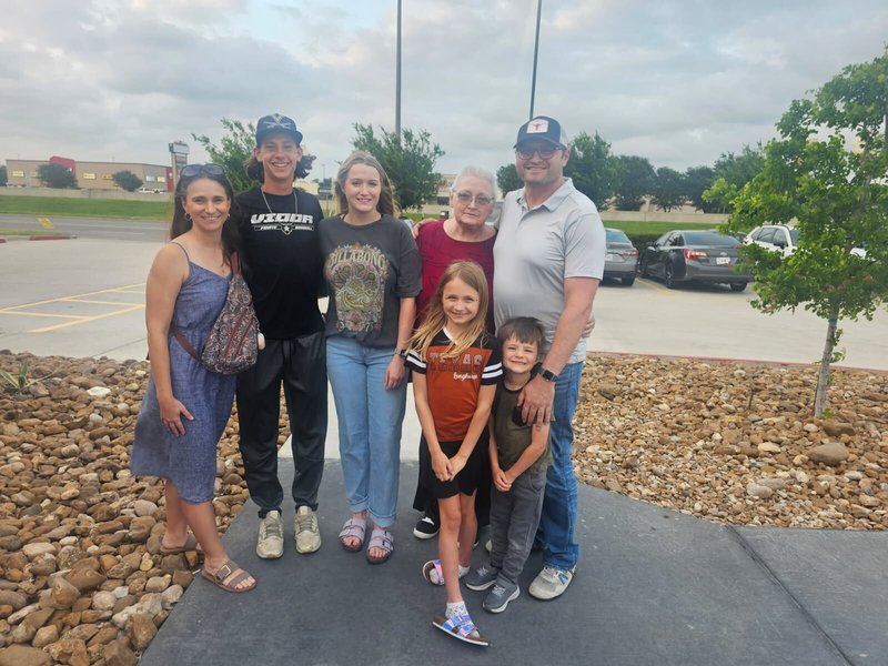 Helen Louise Hembd - Photo 23