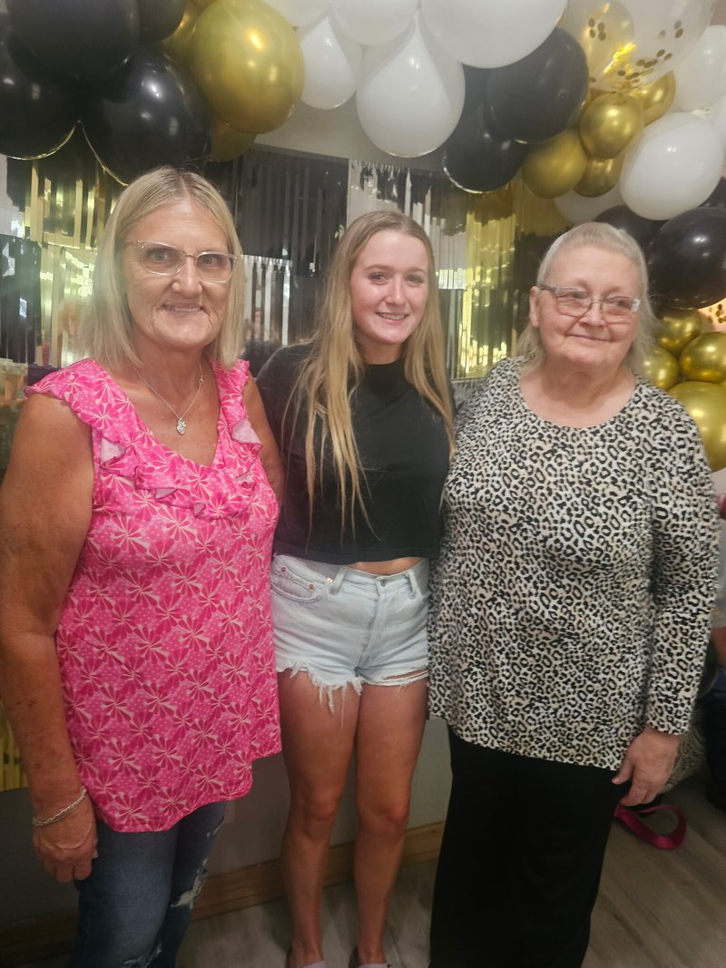 Helen Louise Hembd - Photo 101