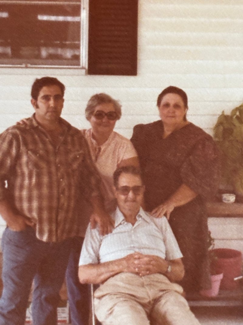 Roger Phillip Holsomback - Photo 27