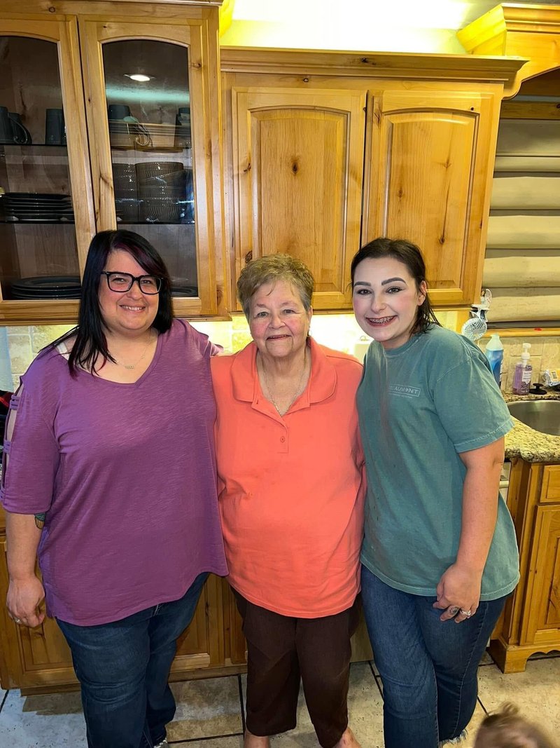 Betty Sue Guidroz - Photo 6