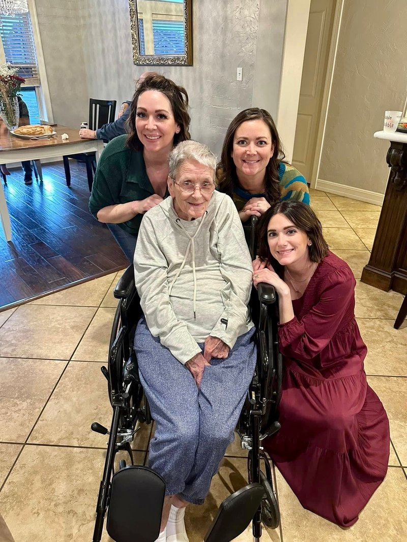 Mary Jane Dixon - Photo 3