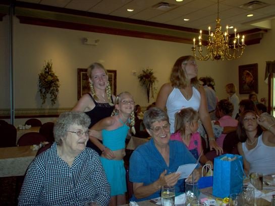 Shirley May Young - Photo 5