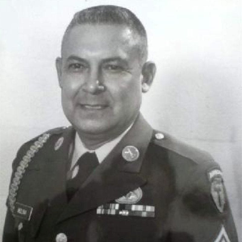 Robert Cardenas Molina - Photo 39