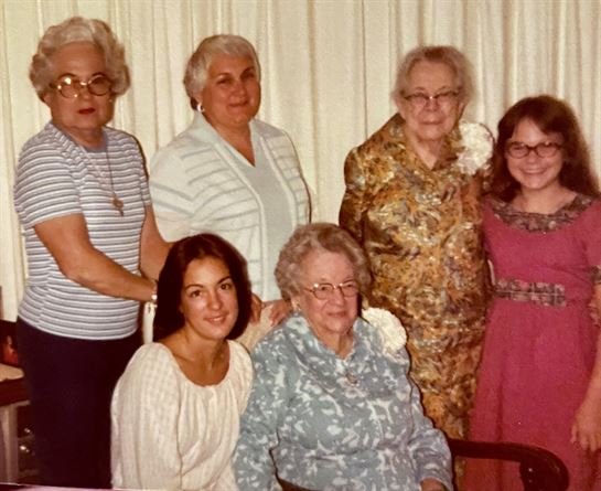 Elizabeth "Betty" Garrett Lundquist - Photo 39