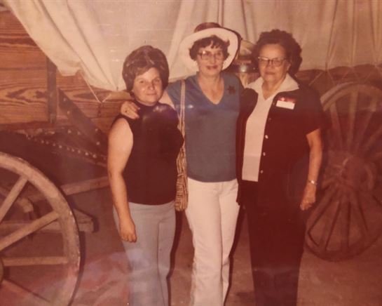 Yvonne Marze Huff Dyson - Photo 56