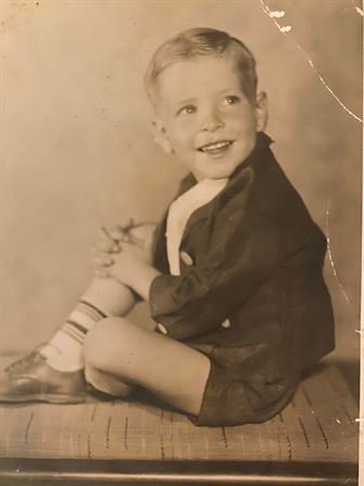 Edward Hutchins - Photo 32