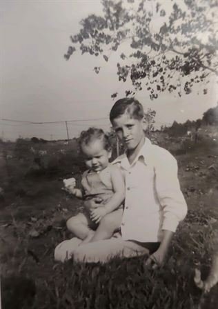 Edward Hutchins - Photo 109