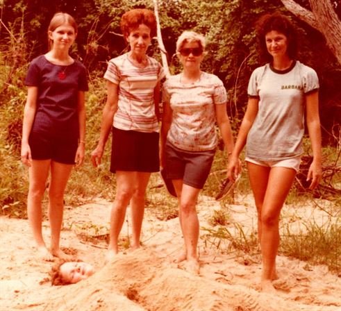 Claudia Davis - Photo 43