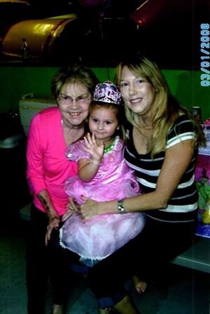 Rebecca Bradley - Photo 32