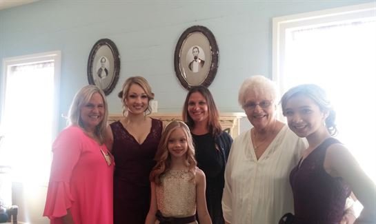 Christine Bukowsky - Photo 22