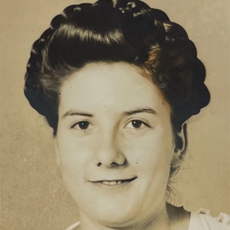 Betty Lou Perry - Photo 2