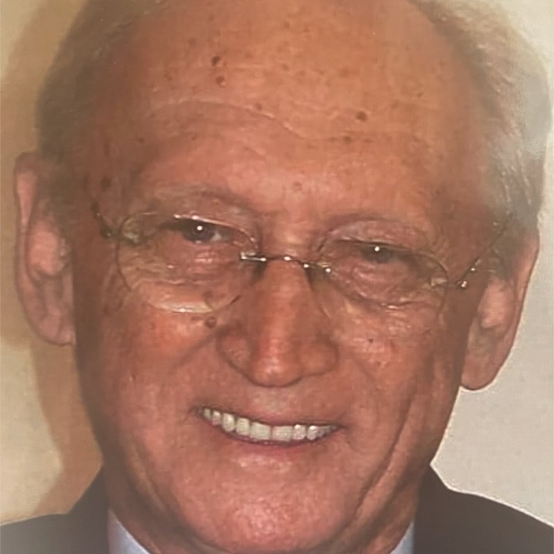 Miles Aubrey Hall - Photo 3