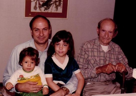 Hugh Dean Ray - Photo 6