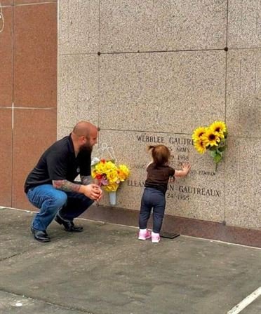 Devin Michael Hathaway - Photo 33