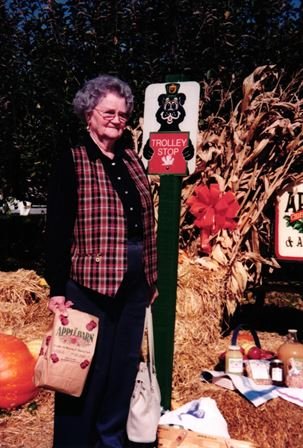 Nora "Tootie" Davis - Photo 2