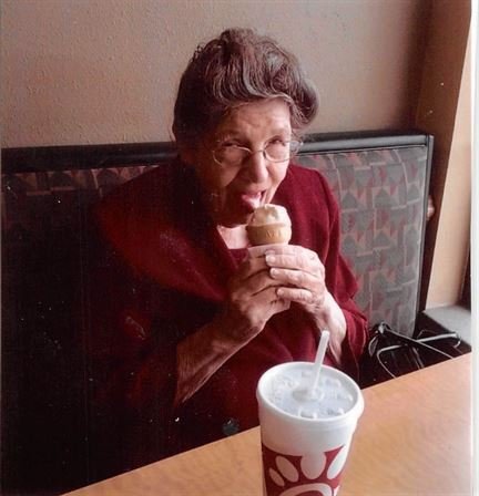 Christine Louise Moss - Photo 16