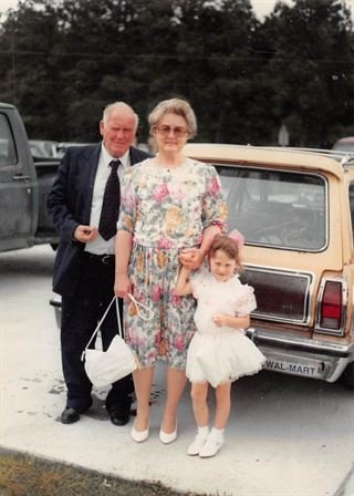 JoAnn Taylor Hanks - Photo 3